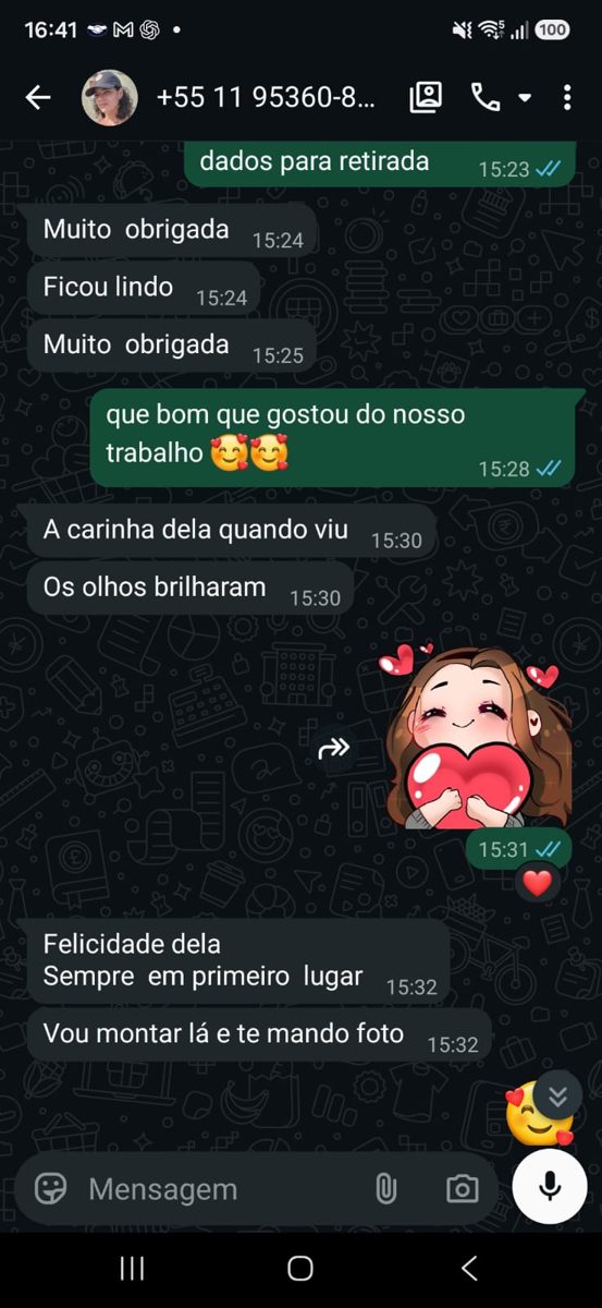 Print de conversa no WhatsApp com cliente aprovando o acabamento do tecido